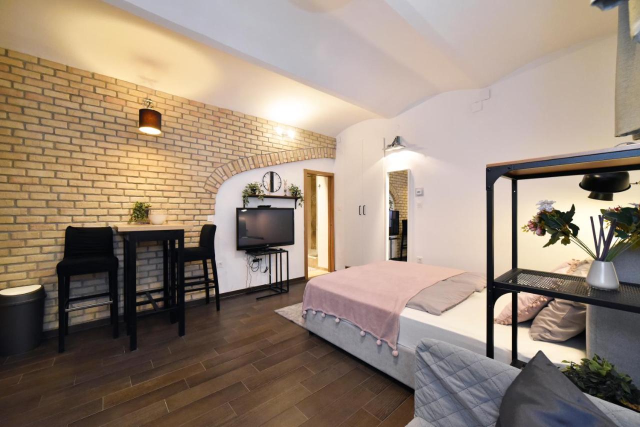 Manuela Varsavska Studio Apartments 萨格勒布 外观 照片