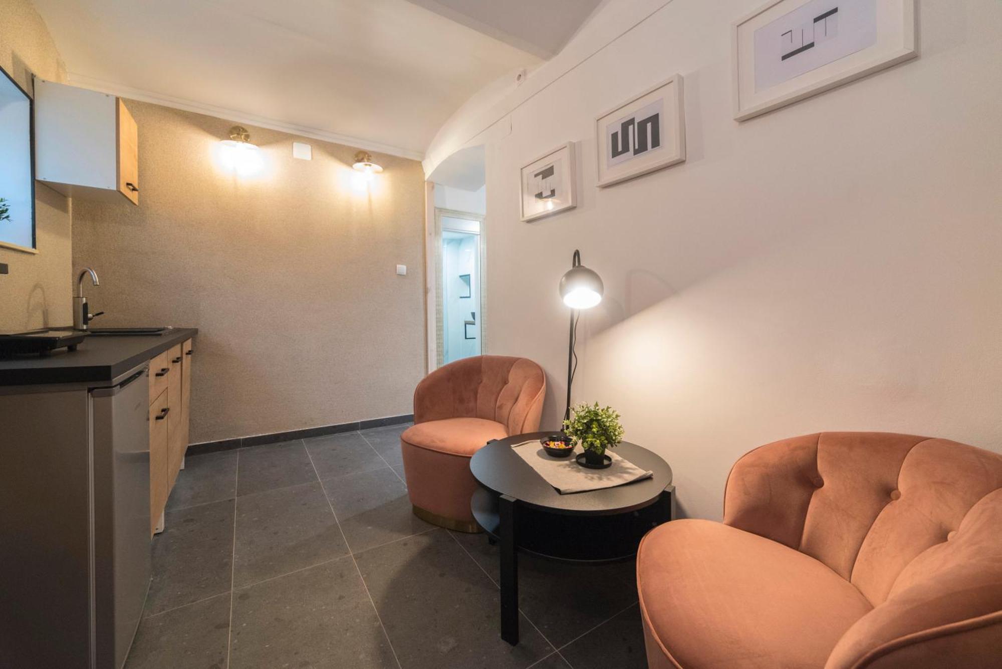 Manuela Varsavska Studio Apartments 萨格勒布 外观 照片