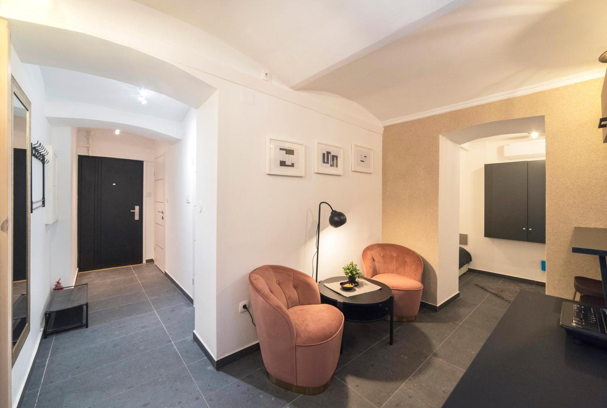 Manuela Varsavska Studio Apartments 萨格勒布 外观 照片