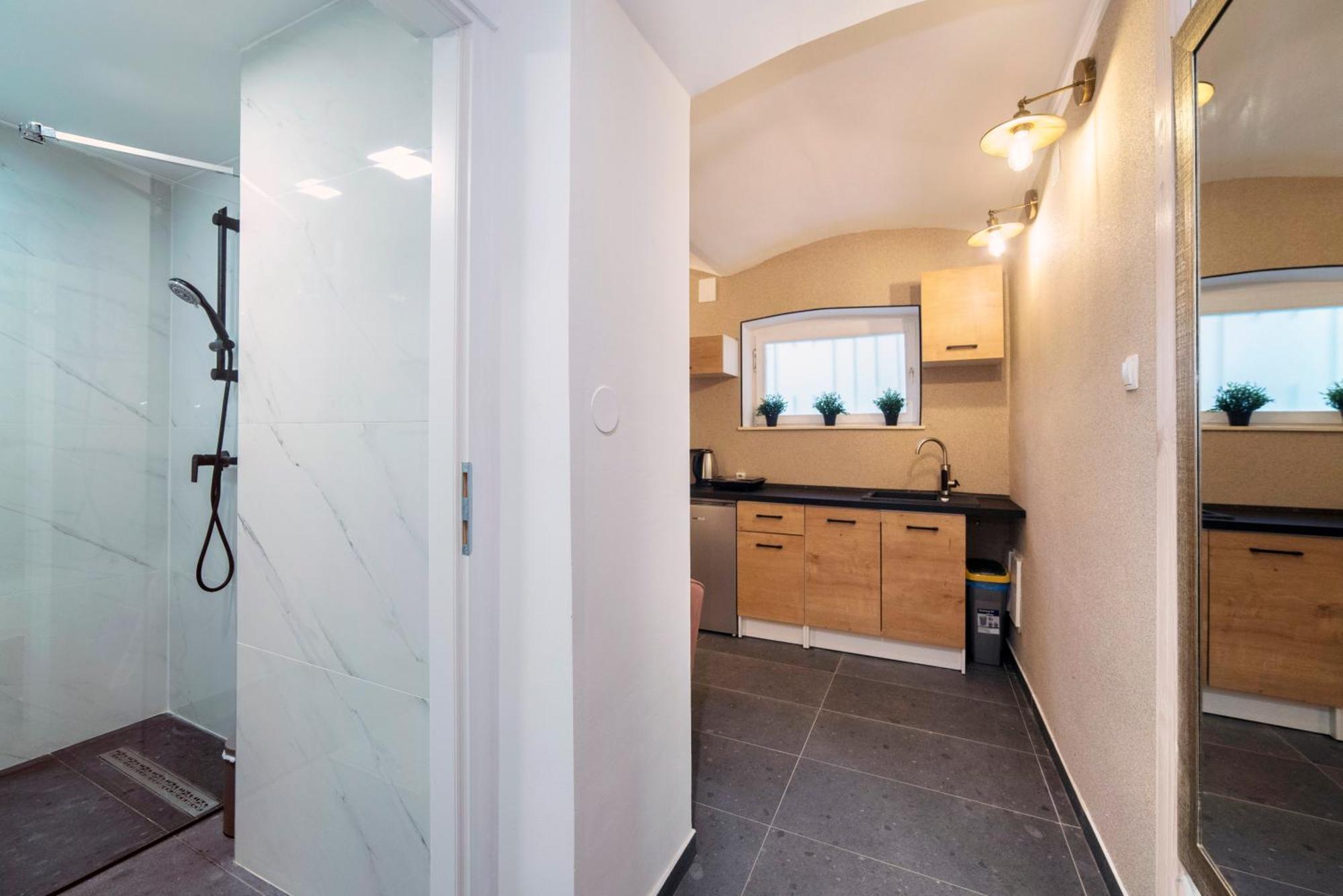 Manuela Varsavska Studio Apartments 萨格勒布 外观 照片